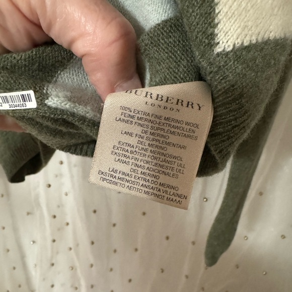 Authentic Burberry Merino wool sweater - Picture 6 of 11